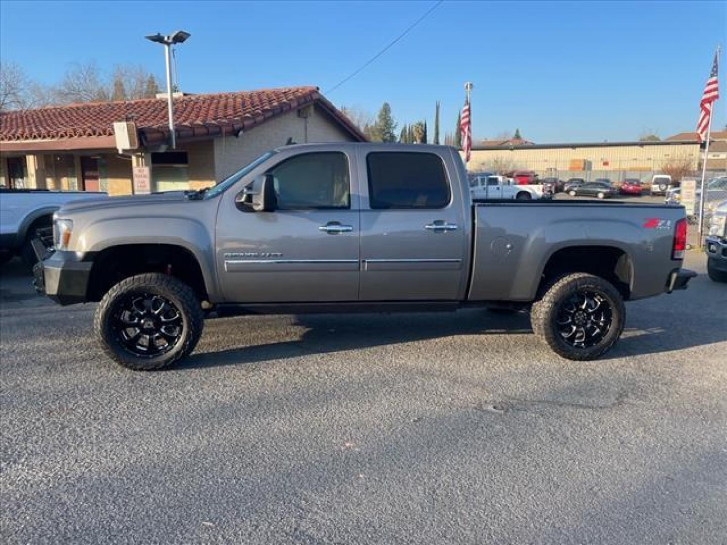 2014 Steel Gray Metallic GMC Sierra 2500HD Denali (1GT125E88EF) with an 6.6L Duramax 6.6L Diesel Turbo V8 397hp 765ft. lbs. Common Rail Direct Injection engine, Allison 1000 6-Speed Shiftable Automatic transmission, located at 800 Riverside Ave, Roseville, CA, 95678, (916) 773-4549, 38.732265, -121.291039 - Photo#6