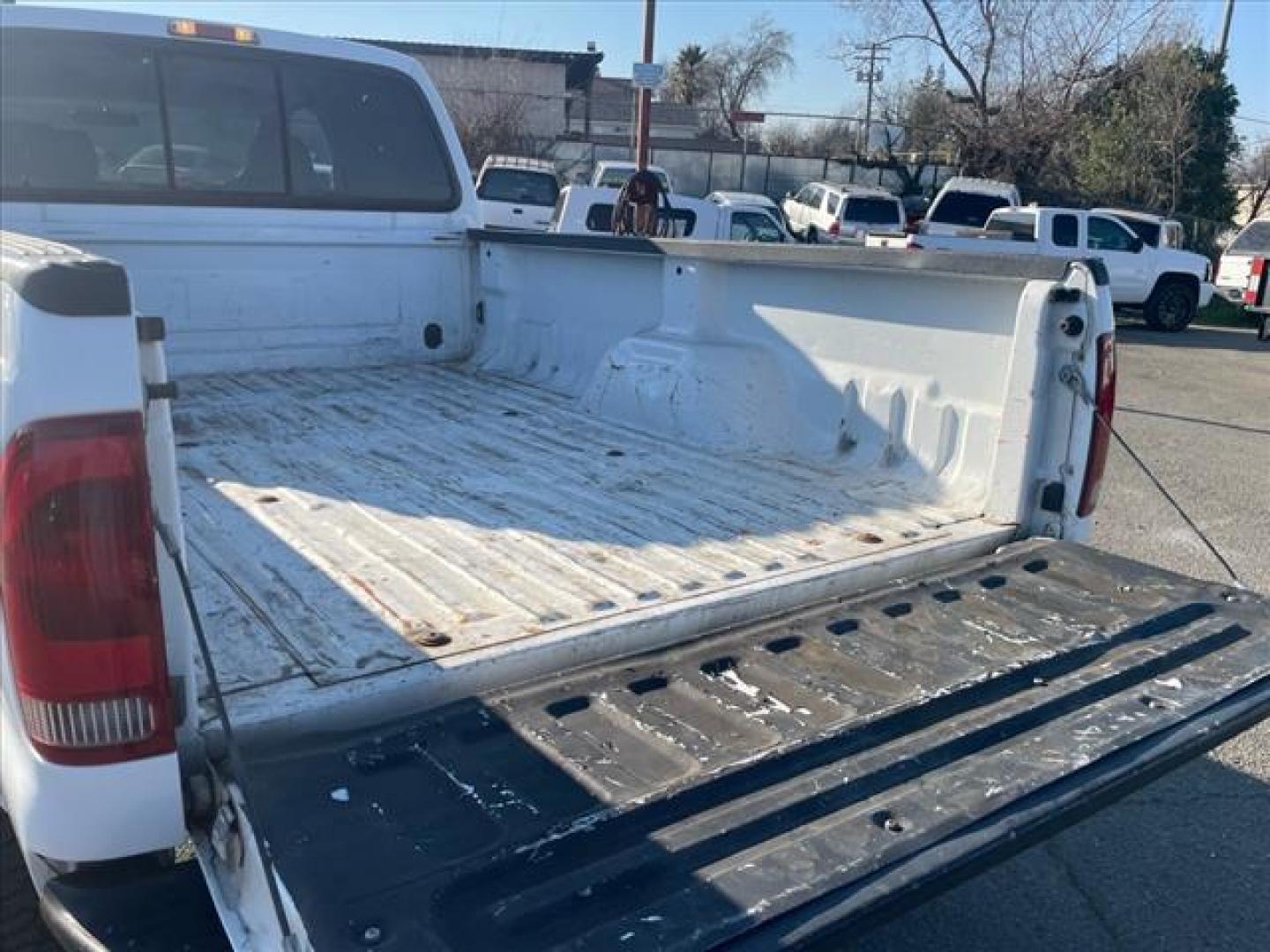 2006 Oxford White Clearcoat Ford F-350 Super Duty XLT (1FTWW31P26E) with an 6.0L Power Stroke 6.0L Diesel Turbo V8 325hp 560ft. lbs. Direct Injection engine, 5-Speed Automatic transmission, located at 800 Riverside Ave, Roseville, CA, 95678, (916) 773-4549, 38.732265, -121.291039 - DIESEL CREW CAB 4X4 XLT - Photo#9