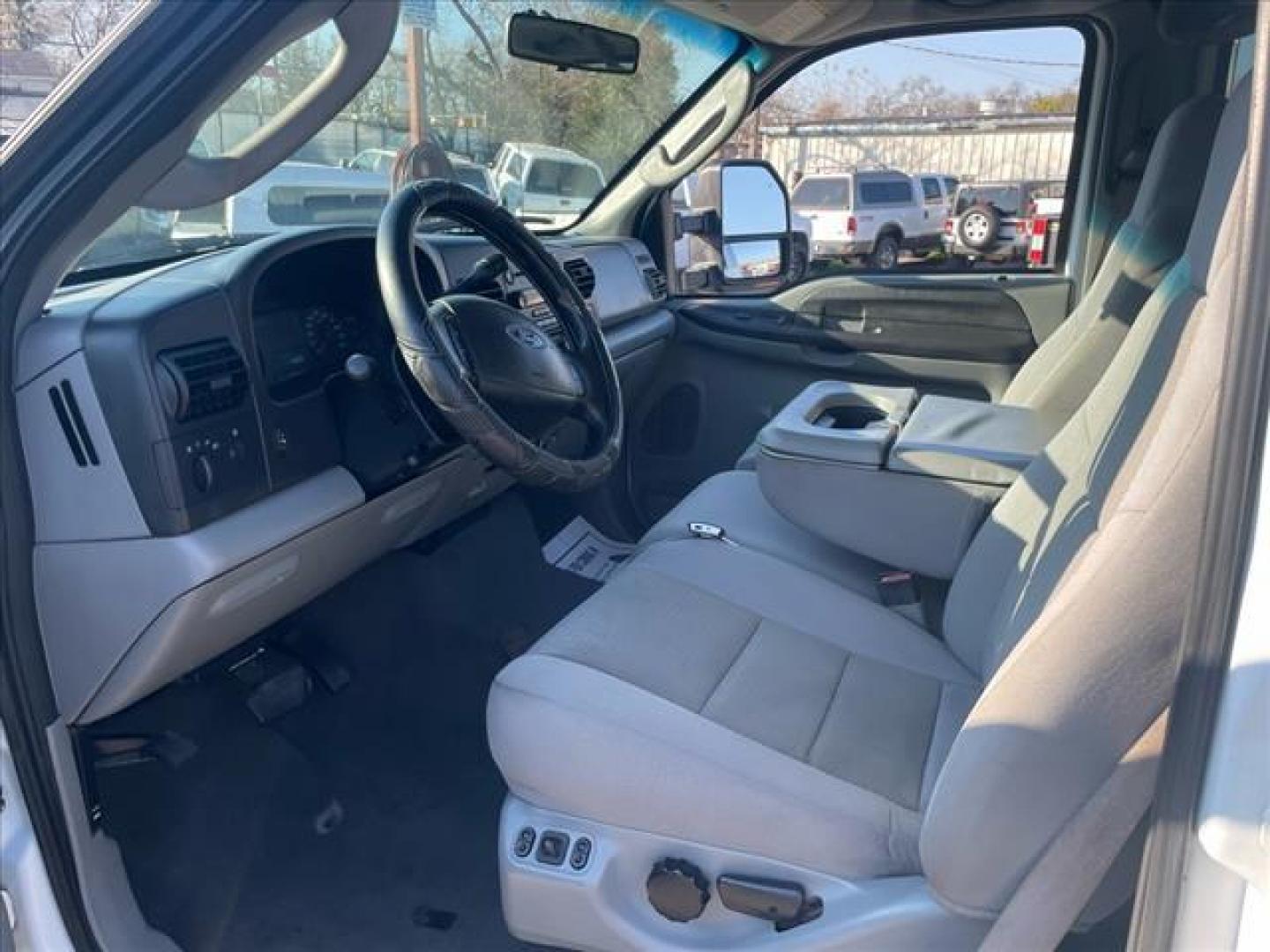 2006 Oxford White Clearcoat Ford F-350 Super Duty XLT (1FTWW31P26E) with an 6.0L Power Stroke 6.0L Diesel Turbo V8 325hp 560ft. lbs. Direct Injection engine, 5-Speed Automatic transmission, located at 800 Riverside Ave, Roseville, CA, 95678, (916) 773-4549, 38.732265, -121.291039 - DIESEL CREW CAB 4X4 XLT - Photo#11