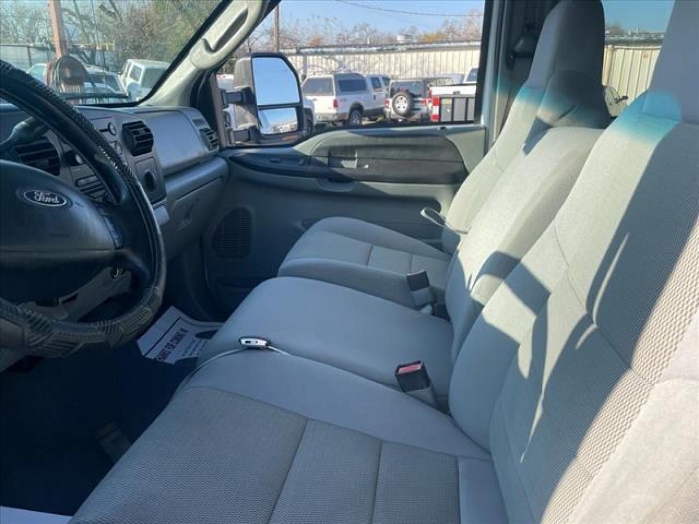 2006 Oxford White Clearcoat Ford F-350 Super Duty XLT (1FTWW31P26E) with an 6.0L Power Stroke 6.0L Diesel Turbo V8 325hp 560ft. lbs. Direct Injection engine, 5-Speed Automatic transmission, located at 800 Riverside Ave, Roseville, CA, 95678, (916) 773-4549, 38.732265, -121.291039 - DIESEL CREW CAB 4X4 XLT - Photo#12