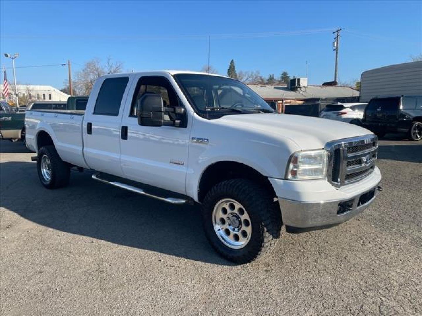 2006 Oxford White Clearcoat Ford F-350 Super Duty XLT (1FTWW31P26E) with an 6.0L Power Stroke 6.0L Diesel Turbo V8 325hp 560ft. lbs. Direct Injection engine, 5-Speed Automatic transmission, located at 800 Riverside Ave, Roseville, CA, 95678, (916) 773-4549, 38.732265, -121.291039 - DIESEL CREW CAB 4X4 XLT - Photo#1