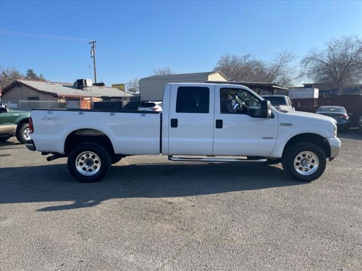 2006 Oxford White Clearcoat Ford F-350 Super Duty XLT (1FTWW31P26E) with an 6.0L Power Stroke 6.0L Diesel Turbo V8 325hp 560ft. lbs. Direct Injection engine, 5-Speed Automatic transmission, located at 800 Riverside Ave, Roseville, CA, 95678, (916) 773-4549, 38.732265, -121.291039 - DIESEL CREW CAB 4X4 XLT - Photo#5