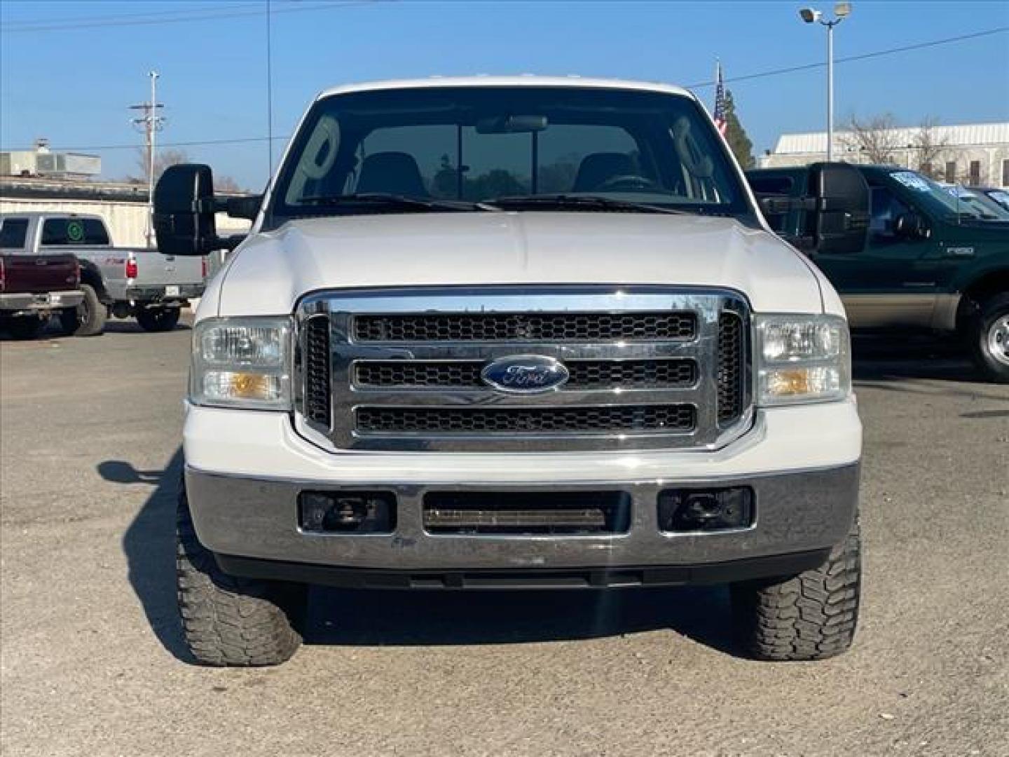 2006 Oxford White Clearcoat Ford F-350 Super Duty XLT (1FTWW31P26E) with an 6.0L Power Stroke 6.0L Diesel Turbo V8 325hp 560ft. lbs. Direct Injection engine, 5-Speed Automatic transmission, located at 800 Riverside Ave, Roseville, CA, 95678, (916) 773-4549, 38.732265, -121.291039 - DIESEL CREW CAB 4X4 XLT - Photo#7