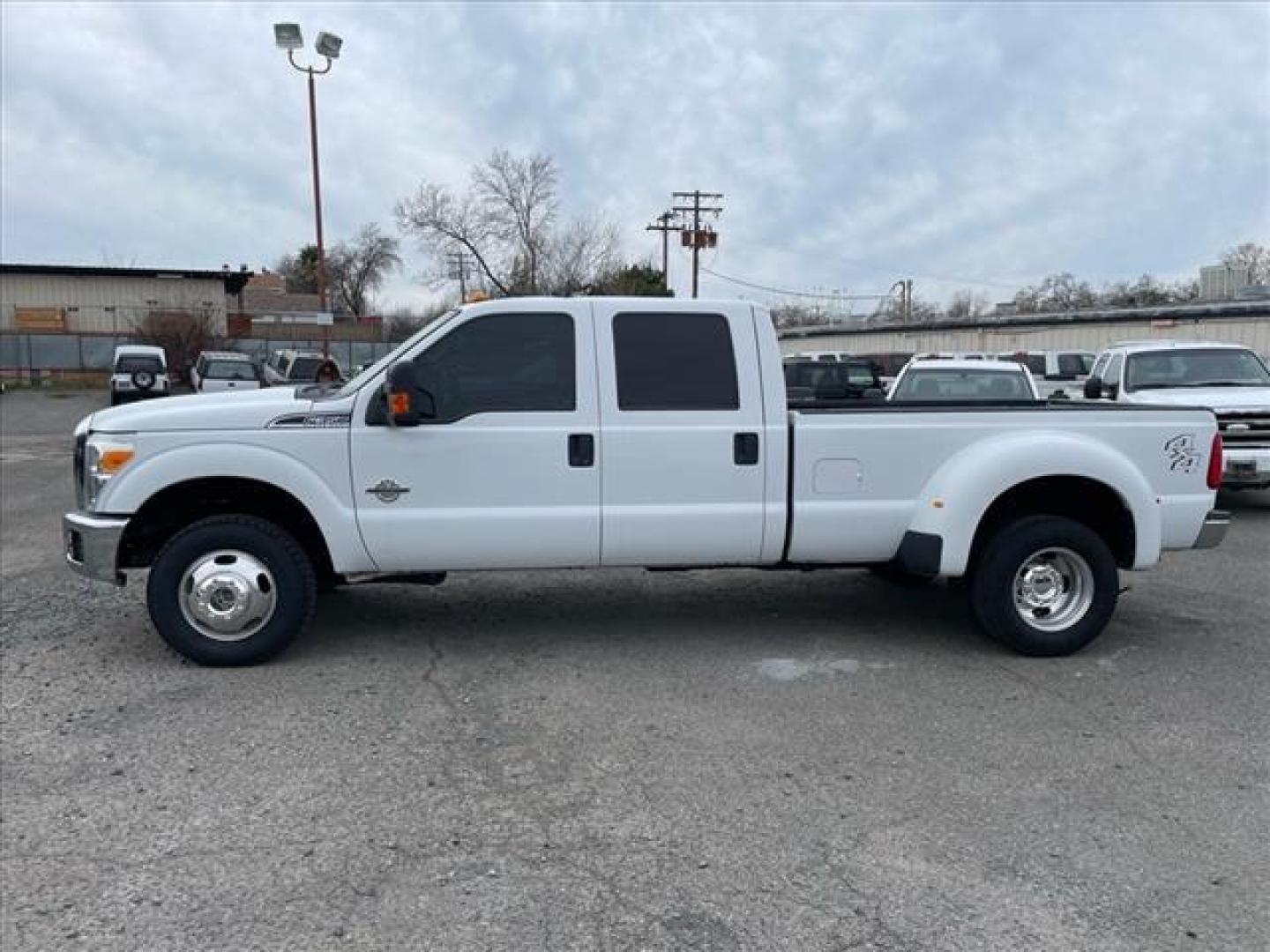 2015 Oxford White Ford F-350 Super Duty XLT (1FT8W3DT1FE) with an 6.7L Power Stroke 6.7L Biodiesel Turbo V8 440hp 860ft. lbs. Common Rail Direct Injection engine, 6-Speed Shiftable Automatic transmission, located at 800 Riverside Ave, Roseville, CA, 95678, (916) 773-4549, 38.732265, -121.291039 - DIESEL CREW CAB DUALLY 4X4 XLT CLEAN CARFAX - Photo#4