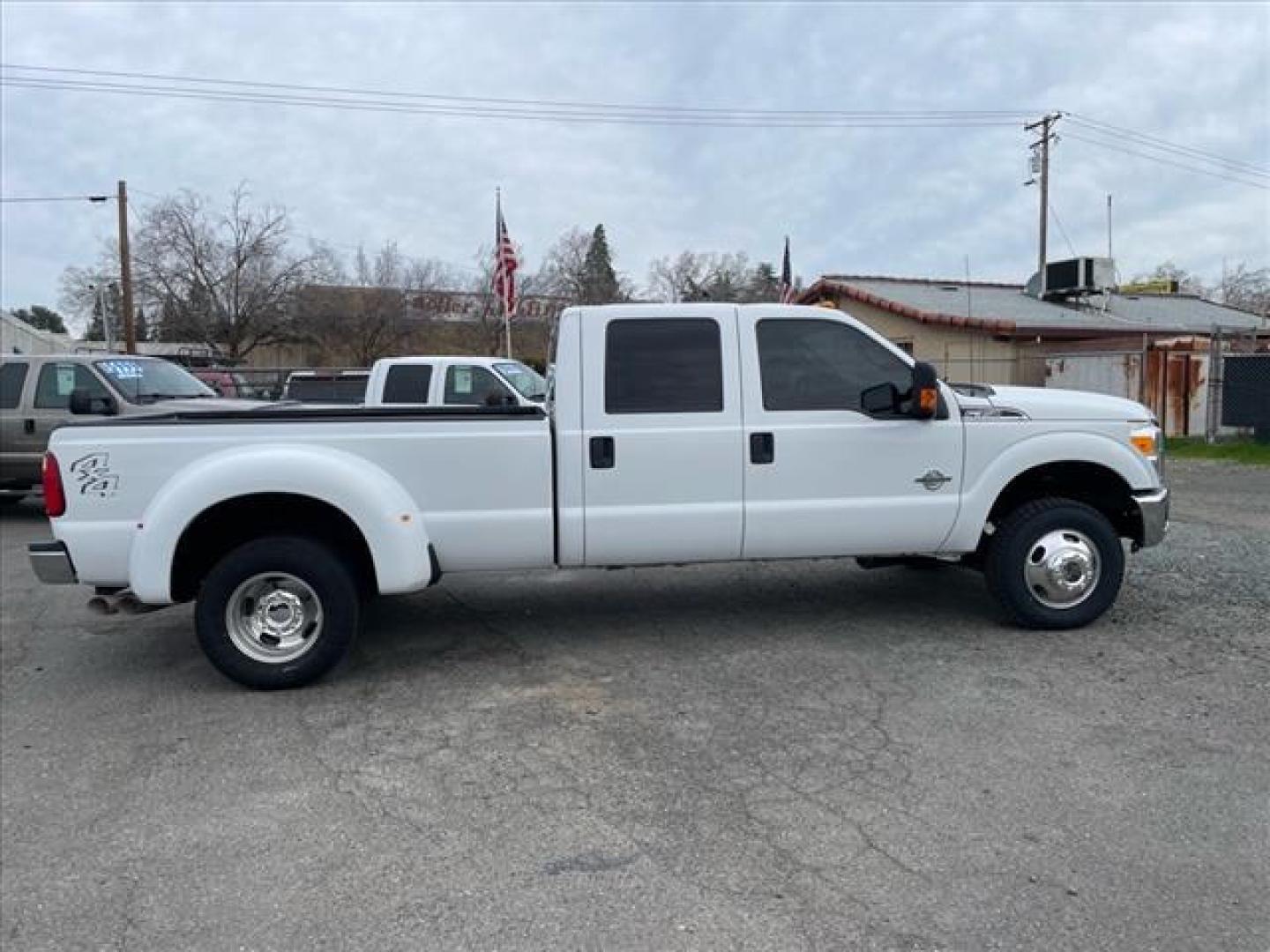 2015 Oxford White Ford F-350 Super Duty XLT (1FT8W3DT1FE) with an 6.7L Power Stroke 6.7L Biodiesel Turbo V8 440hp 860ft. lbs. Common Rail Direct Injection engine, 6-Speed Shiftable Automatic transmission, located at 800 Riverside Ave, Roseville, CA, 95678, (916) 773-4549, 38.732265, -121.291039 - DIESEL CREW CAB DUALLY 4X4 XLT CLEAN CARFAX - Photo#5