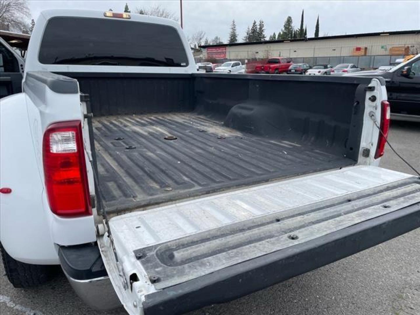 2015 Oxford White Ford F-350 Super Duty XLT (1FT8W3DT1FE) with an 6.7L Power Stroke 6.7L Biodiesel Turbo V8 440hp 860ft. lbs. Common Rail Direct Injection engine, 6-Speed Shiftable Automatic transmission, located at 800 Riverside Ave, Roseville, CA, 95678, (916) 773-4549, 38.732265, -121.291039 - DIESEL CREW CAB DUALLY 4X4 XLT CLEAN CARFAX - Photo#8