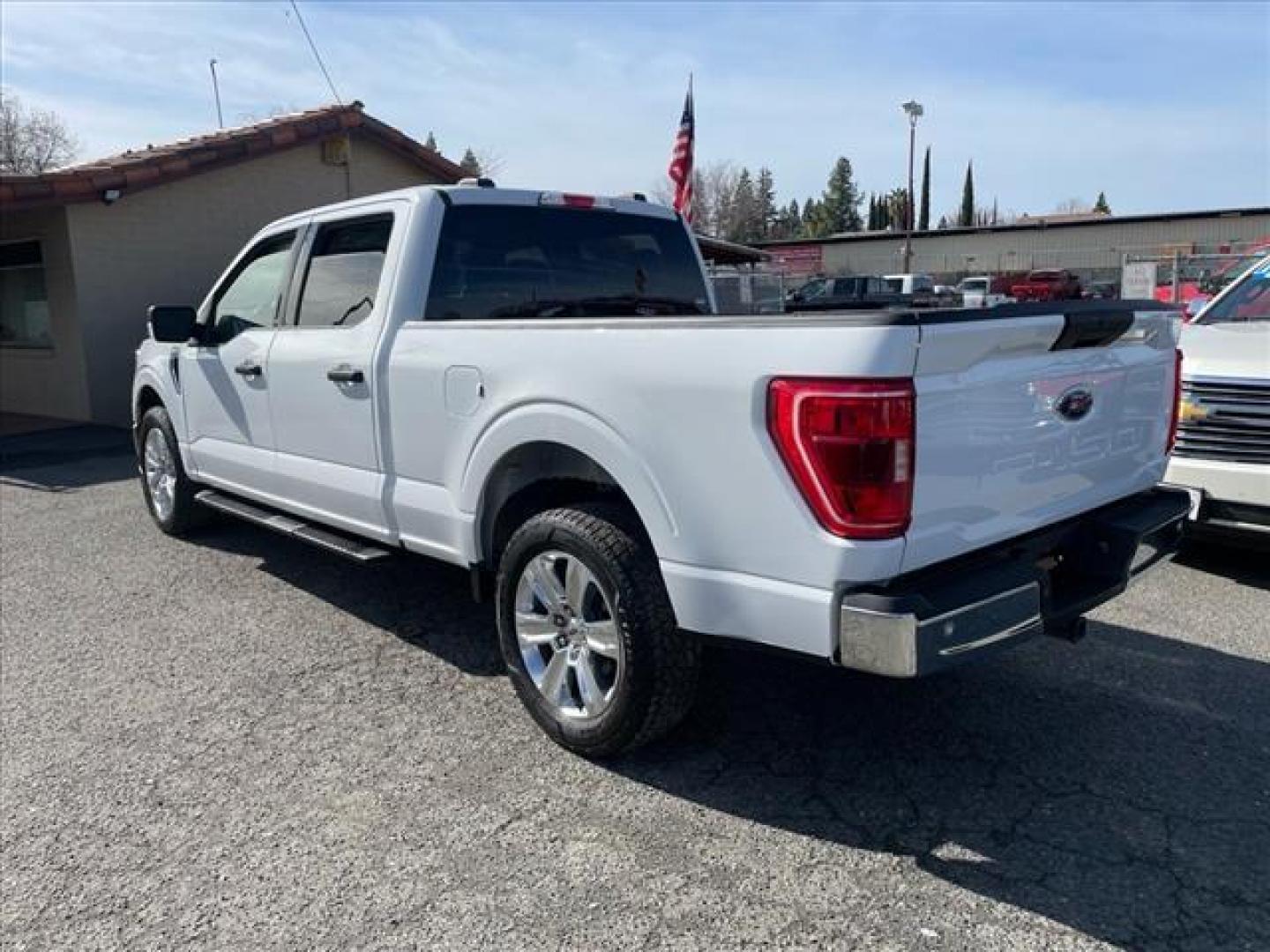 2021 Oxford White Ford F-150 XLT (1FTFW1E88MF) with an 3.5L EcoBoost 3.5L Twin Turbo V6 400hp 500ft. lbs. Direct Injection engine, 10-Speed Shiftable Automatic transmission, located at 800 Riverside Ave, Roseville, CA, 95678, (916) 773-4549, 38.732265, -121.291039 - ECOBOOST 4X4 XLT ONE OWNER SERVICE RECORDS ON CLEAN CARFAX - Photo#2