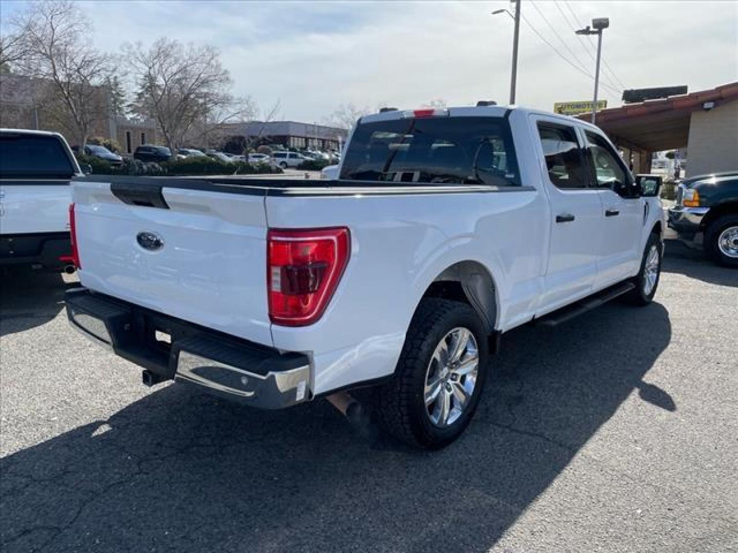 2021 Oxford White Ford F-150 XLT (1FTFW1E88MF) with an 3.5L EcoBoost 3.5L Twin Turbo V6 400hp 500ft. lbs. Direct Injection engine, 10-Speed Shiftable Automatic transmission, located at 800 Riverside Ave, Roseville, CA, 95678, (916) 773-4549, 38.732265, -121.291039 - ECOBOOST 4X4 XLT ONE OWNER SERVICE RECORDS ON CLEAN CARFAX - Photo#3