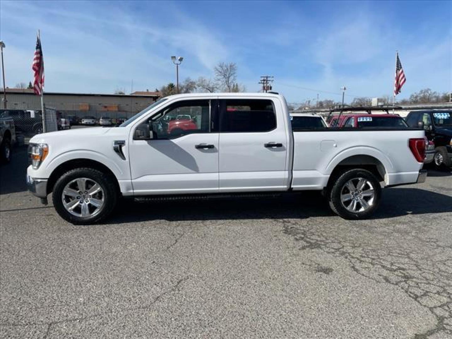 2021 Oxford White Ford F-150 XLT (1FTFW1E88MF) with an 3.5L EcoBoost 3.5L Twin Turbo V6 400hp 500ft. lbs. Direct Injection engine, 10-Speed Shiftable Automatic transmission, located at 800 Riverside Ave, Roseville, CA, 95678, (916) 773-4549, 38.732265, -121.291039 - ECOBOOST 4X4 XLT ONE OWNER SERVICE RECORDS ON CLEAN CARFAX - Photo#4