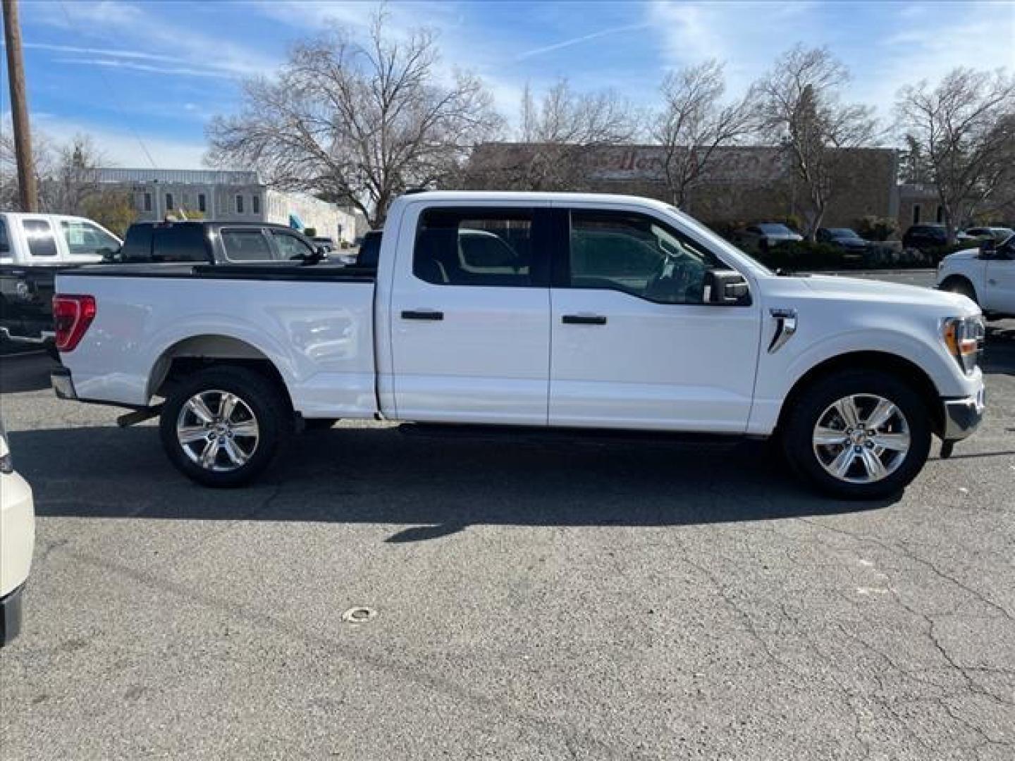 2021 Oxford White Ford F-150 XLT (1FTFW1E88MF) with an 3.5L EcoBoost 3.5L Twin Turbo V6 400hp 500ft. lbs. Direct Injection engine, 10-Speed Shiftable Automatic transmission, located at 800 Riverside Ave, Roseville, CA, 95678, (916) 773-4549, 38.732265, -121.291039 - ECOBOOST 4X4 XLT ONE OWNER SERVICE RECORDS ON CLEAN CARFAX - Photo#5